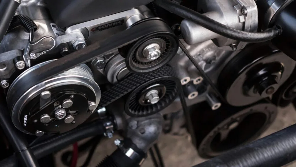 Motors Auto Service Jakohihnan vaihto ja moottorin huolto Motors Auto Servicen autokorjaamolla Turussa