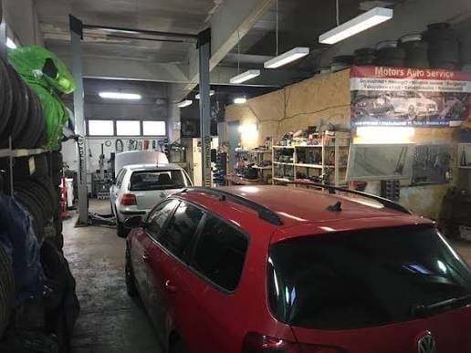 Motors Auto Service Autokorjaamon huoltohalli ja autonosturit Motors Auto Servicella Turussa