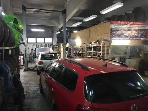 Motors Auto Service Autokorjaamon huoltohalli ja autonosturit Motors Auto Servicella Turussa